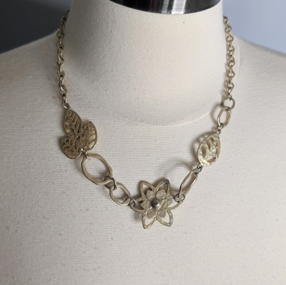 Lia Sophia Jewelry - Lia Sophia Golden Girl Flower Necklace